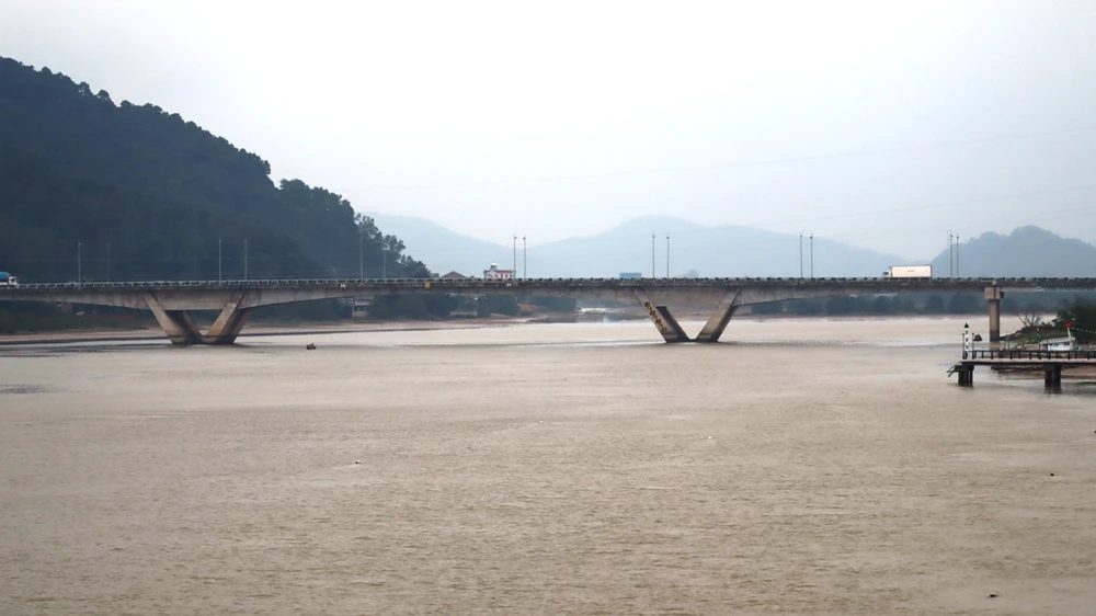 Cầu Bến Thủy 2 bắc qua sông Lam.