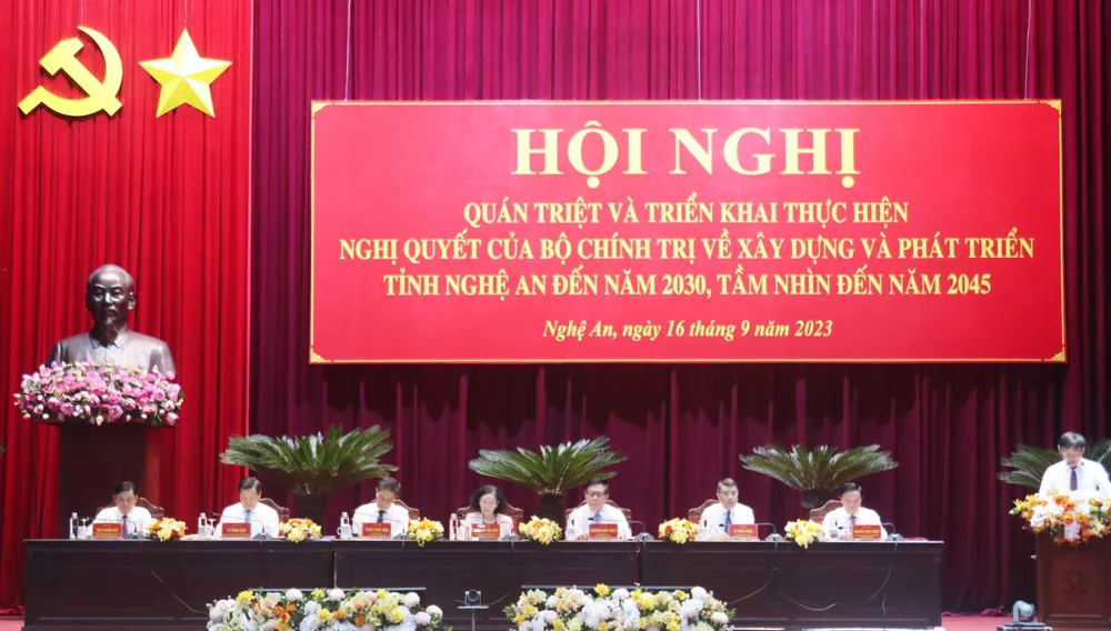 Lãnh đạo TW, địa phương tại hội nghị truong-thi-mai.jpg