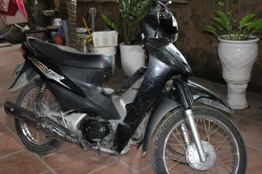 Chiếc xe máy Anh dùng để đi gây án. xe-may-di-cuop.jpg