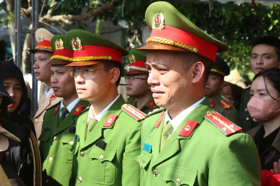 khoc-tien-dua.jpg