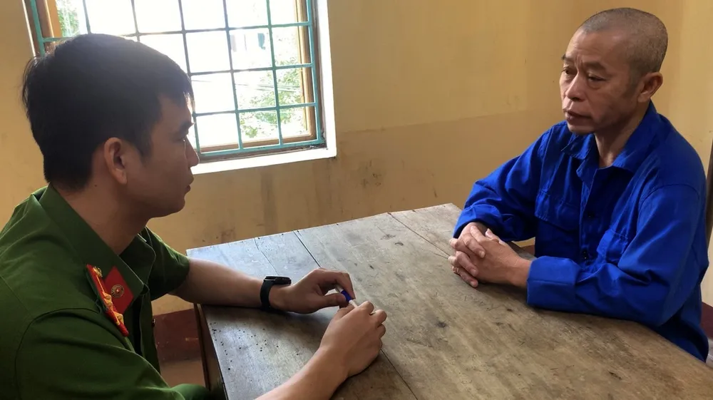 Bị can Đào Văn Tuấn tại cơ quan điều tra. Ảnh: CA. giam-doc-di-lua-dao.jpg