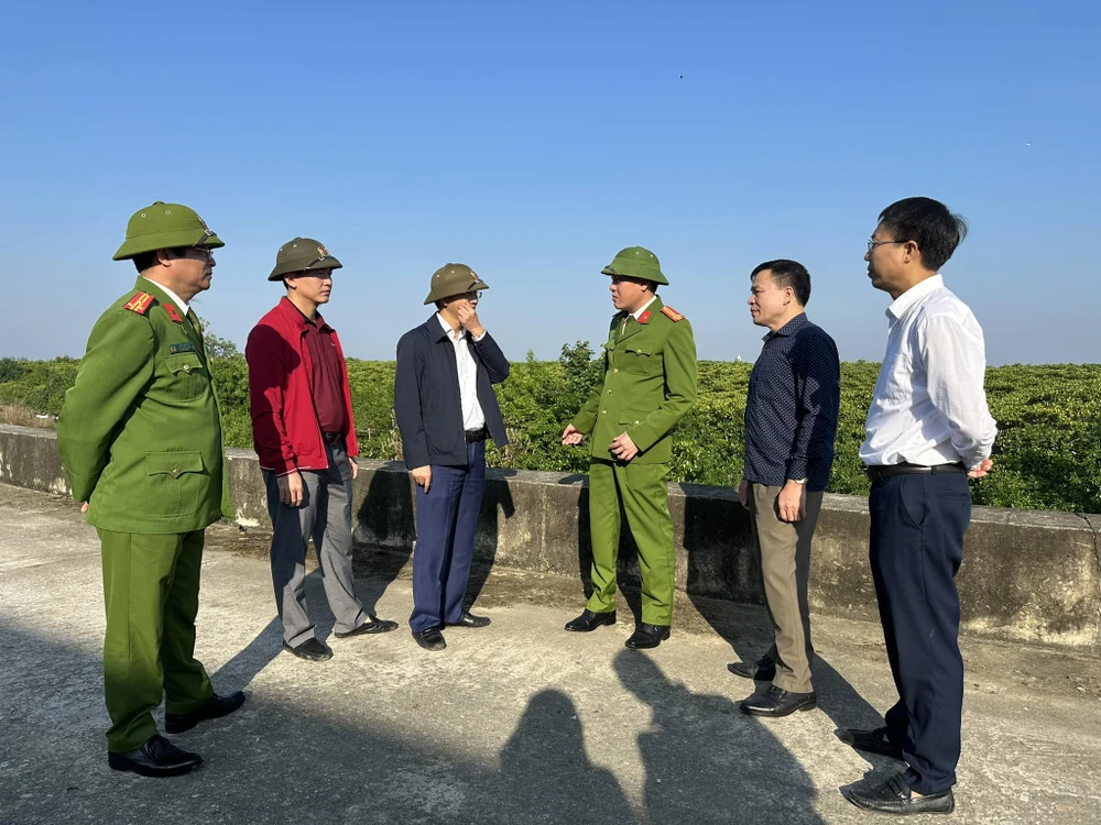 Những ngày qua, Công an tỉnh Hà Tĩnh đã khoanh vùng, chốt chặn để hai phạm nhân Hoàng và Thành không trốn được ra khỏi địa bàn. 2-pham-nhan-ha-Tinh.jpg
