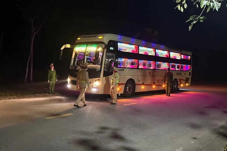 Những ngày qua, Công an tỉnh Hà Tĩnh khoanh vùng và kiểm soát các phương tiện vào, ra trên địa bàn để tránh Hoàng và Thành trốn ra khỏi địa bàn. hai-pham-nhan-bi-bat (2).jpg