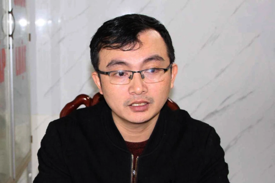 "Trùm" Lê Văn Thắng tại cơ quan điều tra. lam-gia-tai-khoan-ngan-hang-901.jpg
