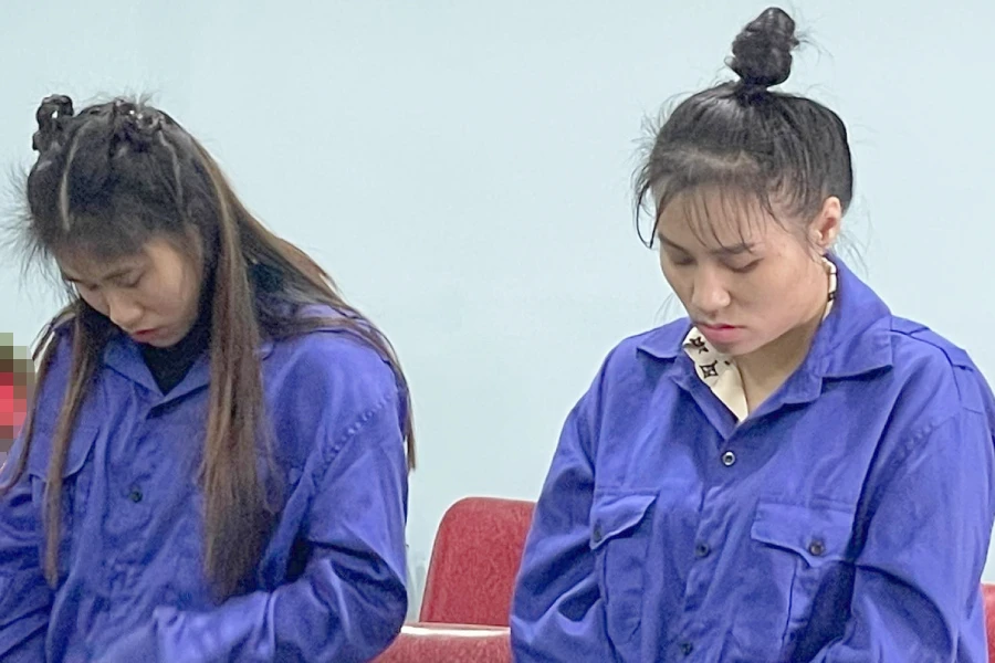 Bị cáo Hoài và Ngọc tại phiên tòa sơ thẩm. ban-2-be-gai.jpg