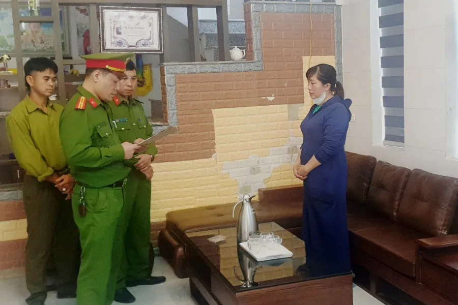 Bị can Phùng Hà Trang giả danh nhân viên ngân hàng thực hiện hành vi lừa đảo chiếm đoạt tài sản