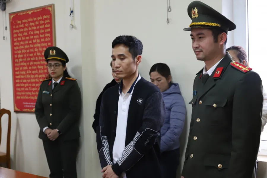 Công an khởi tố giám đốc và 5 'cấp dưới' liều lĩnh đưa 30 người sang Hàn Quốc