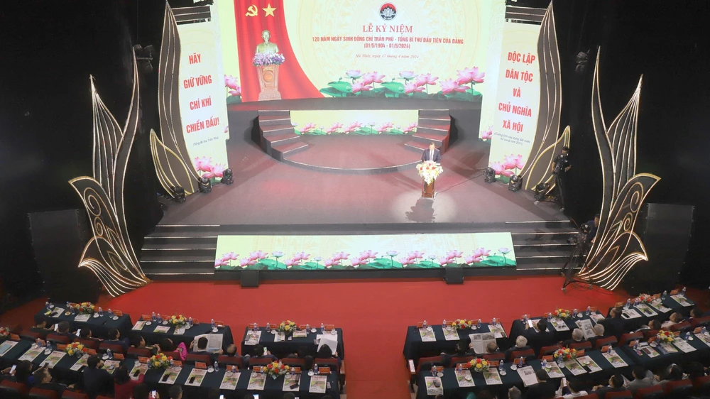 Lễ kỷ niệm 120 năm Ngày sinh Tổng Bí thư Trần Phú. Trọng thể lễ Kỷ niệm 120 năm ngày sinh Tổng Bí thư Trần Phú
