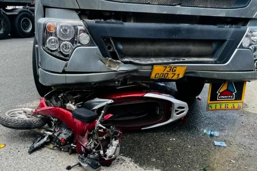 Hiện trường vụ tai nạn làm cô giáo tử vong. co-giao-tai-nan.jpg