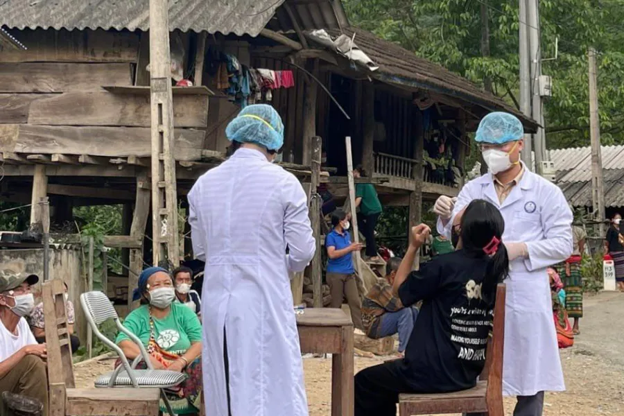 Trung tâm Kiểm soát bệnh tật tỉnh Nghệ An đã thành lập Đoàn giám sát, hỗ trợ huyện Kỳ Sơn điều tra dịch tễ và lấy mẫu xét nghiệm tại các bản Phà Khảo, Piêng Hòm, Phà Khốm xã Phà Đánh (xã Phà Đánh). co-gai-nghe-an-benh-bach-hau.jpg