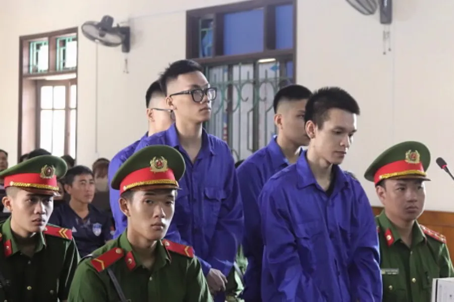 Các bị cáo tại phiên toà sơ thẩm. tuyen-an-tu-hinh.jpg