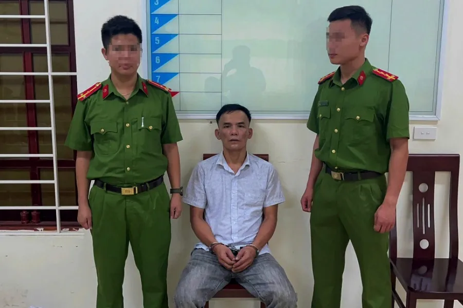 Cao Văn Tùng bị bắt giữ. Ảnh: CA nghe-an-ma-tuy-nuoc-vui.jpg