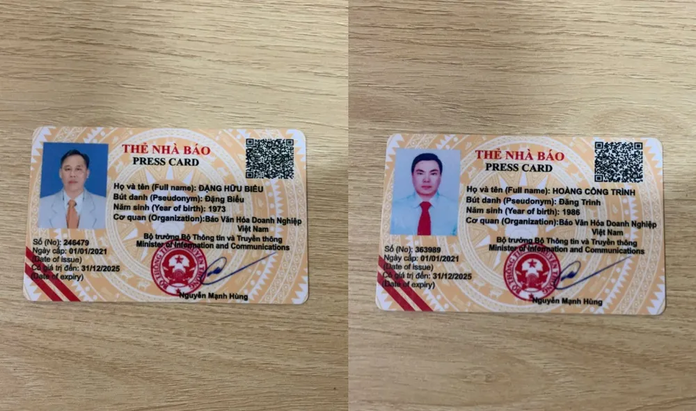 Thẻ nhà báo giả mang tên Biểu và Trình. Ảnh: CA. Thẻ nhà báo giả mang tên Biểu và Trình. Ảnh: CA.