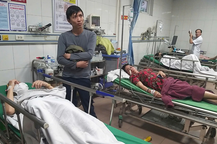 Công nhân bị ngộ độc sau bữa ăn trưa ở Nghệ An