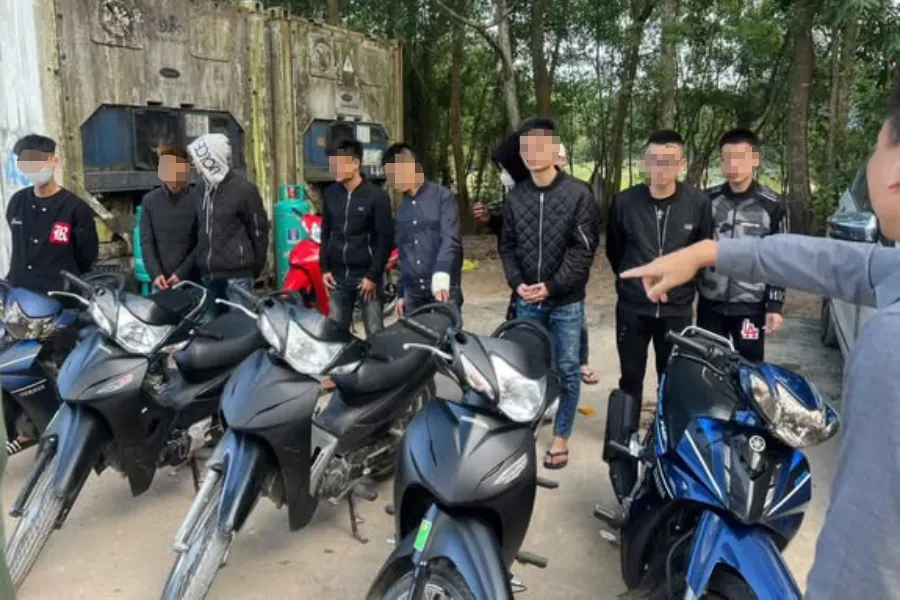 nhóm thanh thiếu niên