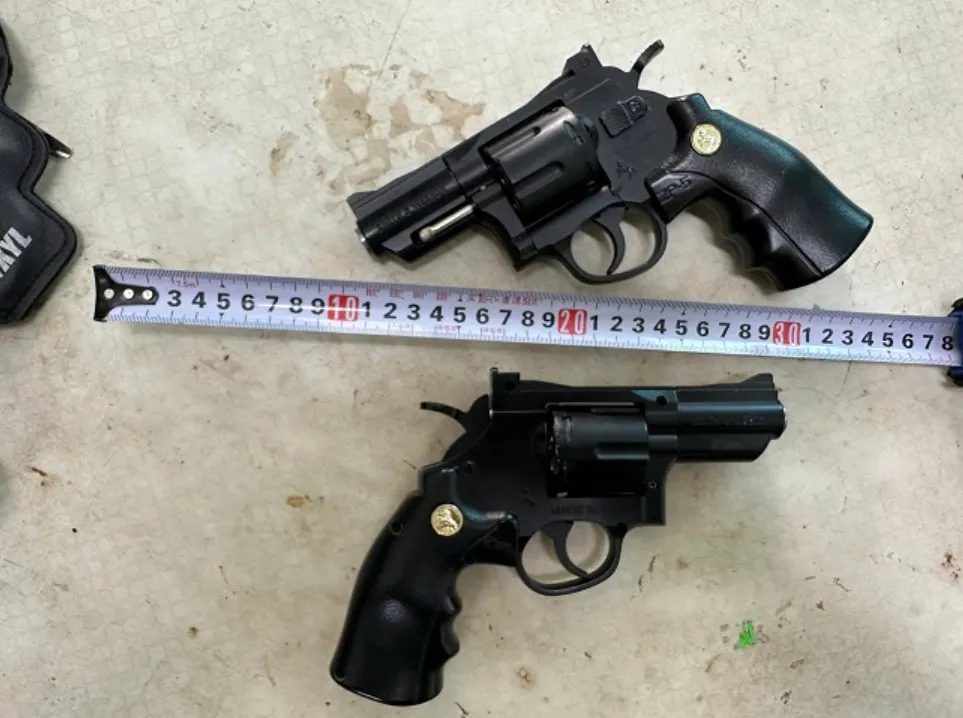 Công an TP Vinh bắt giữ 3 người thu 2 khẩu súng và 3.000 viên ma túy