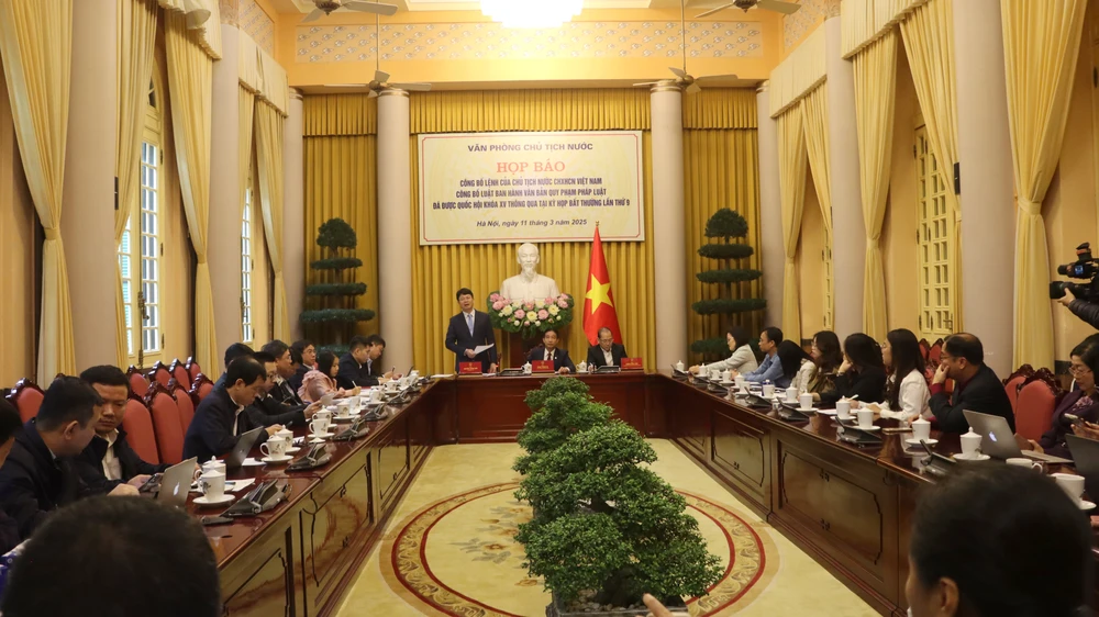 Quang cảnh buổi họp báo. Ảnh: ĐẮC LAM