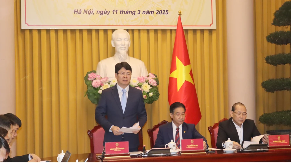 Thứ trưởng Bộ Tư pháp Nguyễn Thanh Tịnh cung cấp thông tin tại buổi họp báo. Ảnh: ĐẮC LAM