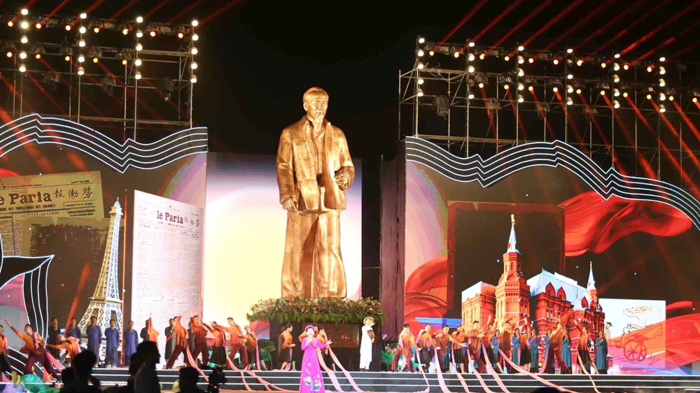 Đảng ủy Công an Trung ương, Bộ Công an phối hợp Tỉnh ủy, UBND tỉnh Nghệ An long trọng tổ chức Lễ khánh thành Tượng “Bác Hồ về thăm quê”.