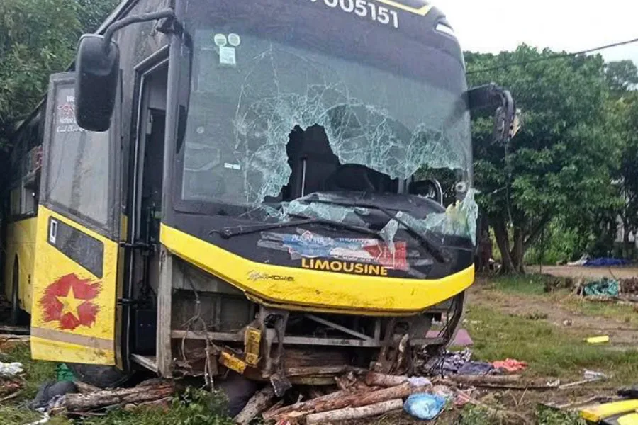 Lật xe khách trên Quốc lộ 1 làm 9 người tử vong