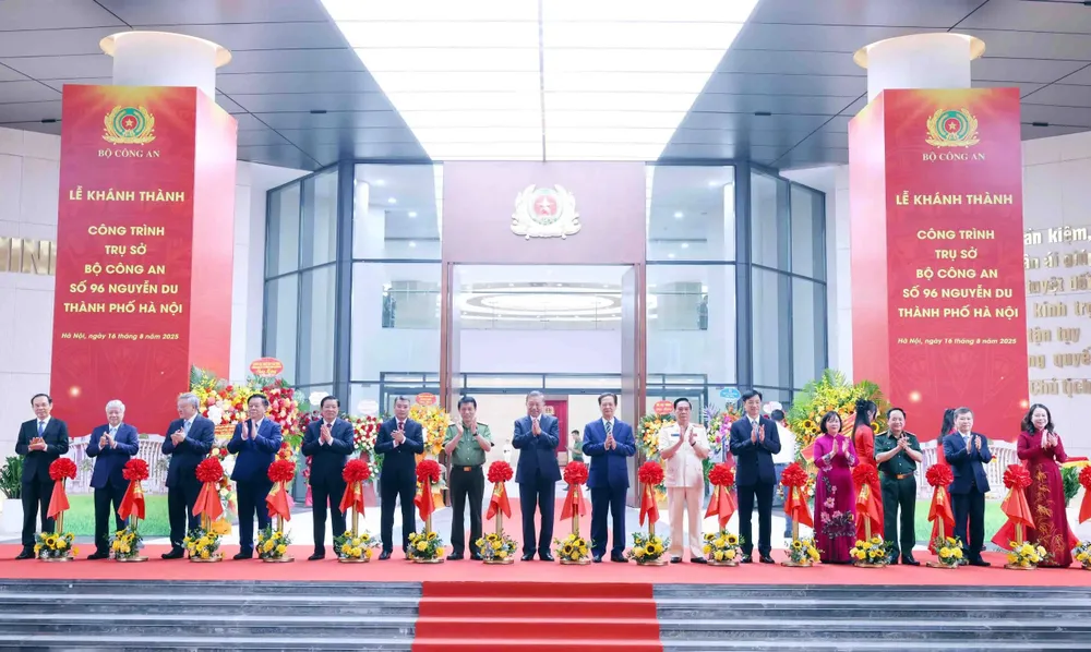 Tổng Bí thư Tô Lâm cắt băng khánh thành công trình Trụ sở Bộ Công an