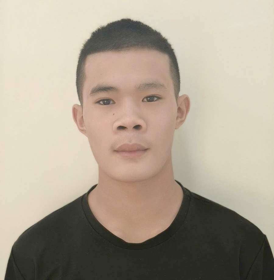 thanh nien dùng điếu cày đánh.jpg