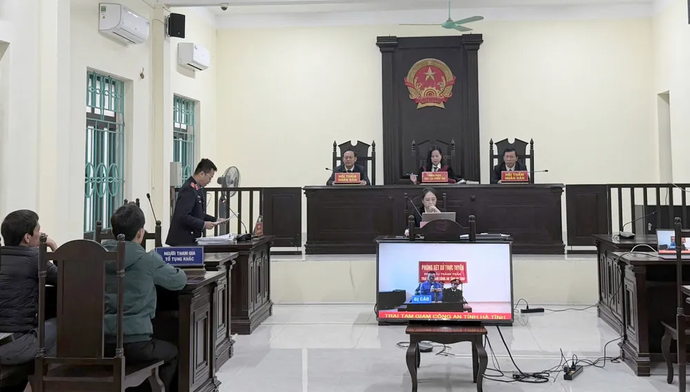 tòa mở cửa xe hơi trộm.jpg