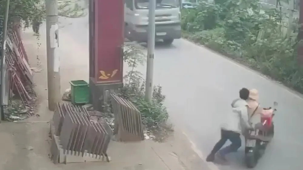 ke-day-CSGT-vao-dau-xe-tai (1).jpg