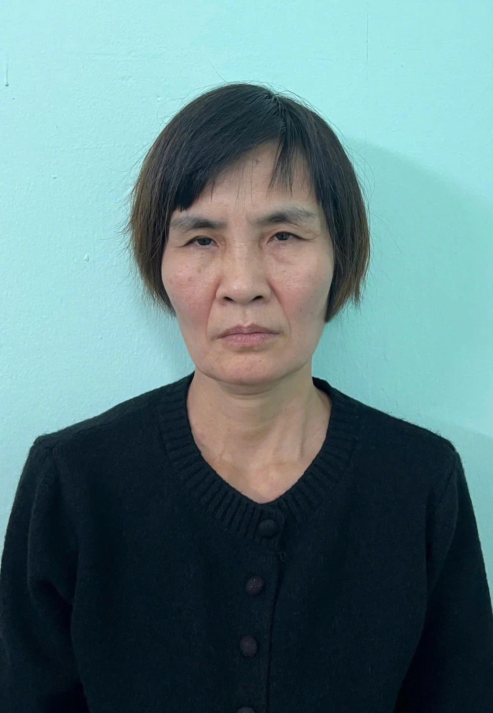 Ha-Noi-bắt nữ sinh 19 tuổi quỳ.jpg