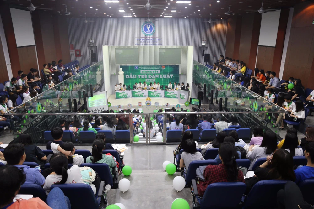 4 đội thi trong đêm chung kết. Ảnh: YC