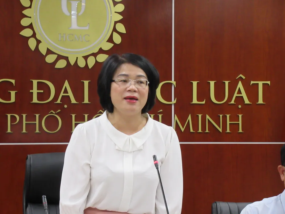 PGS.TS Hà Thị Thanh Bình (Trưởng khoa Luật Thương mại) phát biểu tại hội thảo. Ảnh: YC PGS.TS Hà Thị Thanh Bình (Trưởng khoa Luật Thương mại) phát biểu tại hội thảo. Ảnh: YC