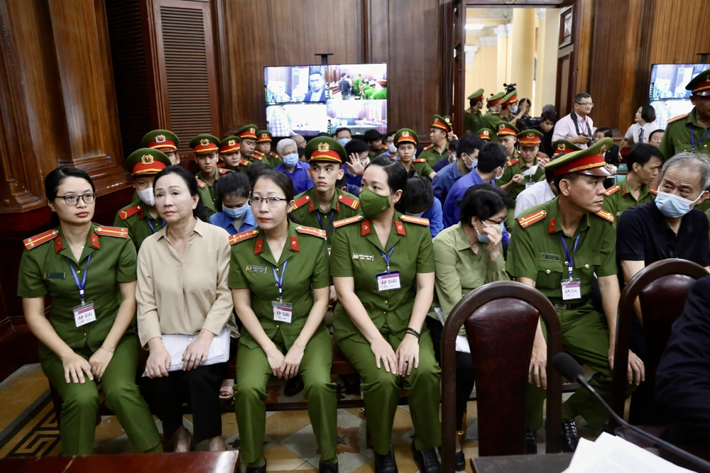 80 bị cáo trong vụ Vạn Thịnh Phát đều nhận tội và ăn năn hối cải. Ảnh: HOÀNG GIANG vạn-thịnh-phat-cac-bi-cao-tai-toa.jpg