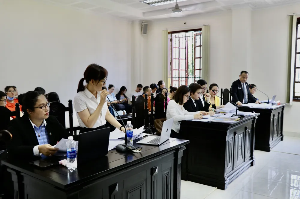 Các bên tại tòa. Ảnh: YC hoa-hau-le-hoang-phuong-phien-toa.jpg
