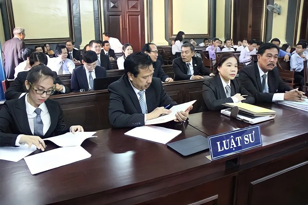 Các luật sư trong những phiên đại án tại TAND TP.HCM. Ảnh: PLO luat-su.jpg
