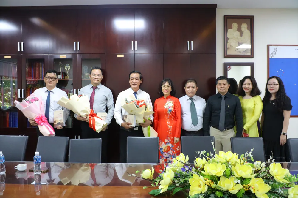 Trường ĐH Luật TP.HCM (Khoa Luật Hình sự) ký kết biên bản hợp tác với Công ty Luật TNHH Đông Phương Luật thời hạn 1 năm truong-DH-Luat-ky-ket.jpg