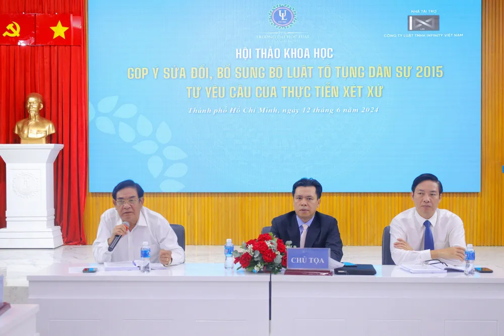 Ban chủ tọa (phiên thứ nhất) của hội thảo. Ảnh: YC Bo-luat-ve-chung-cu-ban-chu-tri.jpg