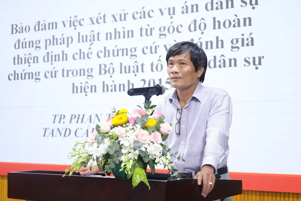 Ông Phan Thanh Tùng (Phó Chánh án TAND Cấp cao tại TP.HCM) tại hội thảo. Ảnh: YC Bo-luat-ve-chung-cu-ong-tung.jpg