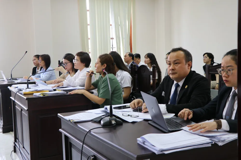 Các bên tại tòa. Ảnh: YC