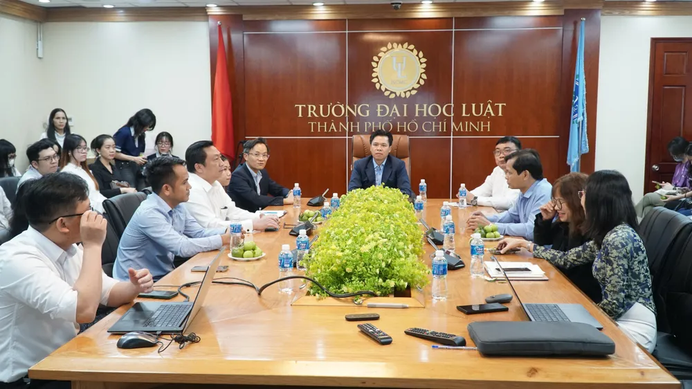 Quang cảnh buổi giới thiệu. Ảnh: Tấn Lực thu-vien-so.jpg