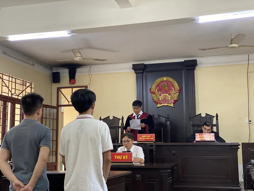 Quang cảnh phiên tòa. Ảnh: YC tra-ho-so-vu-dung.jpg