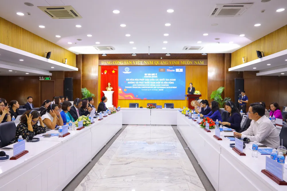 Quang cảnh hội thảo. Ảnh: YC hai-hoa-hoa-phap-luat-QC.jpg