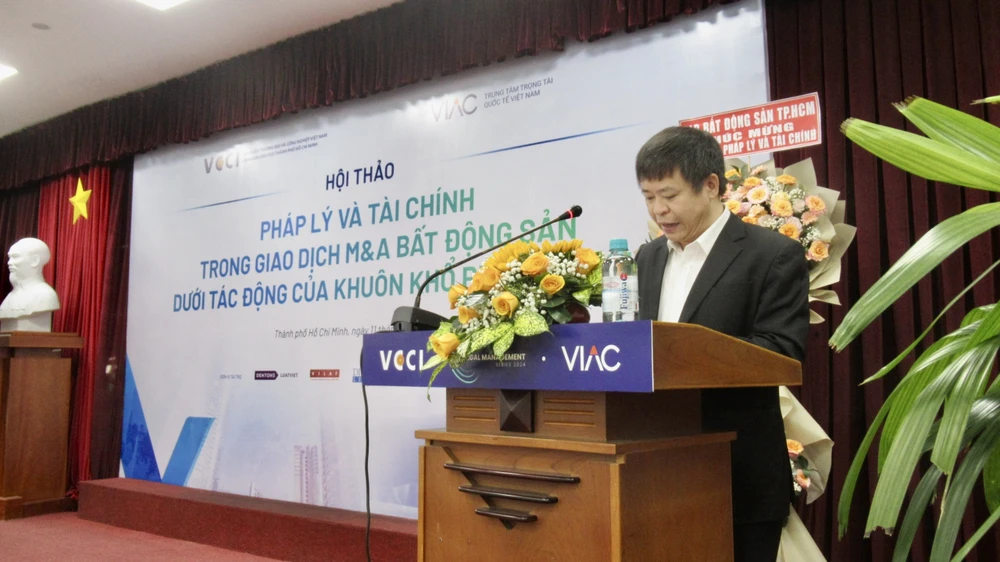 Ông Trần Ngọc Liêm (Giám đốc VCCI HCM) phát biểu tại hội thảo. Ảnh: YC bat-dong-san-khai-mac.jpg