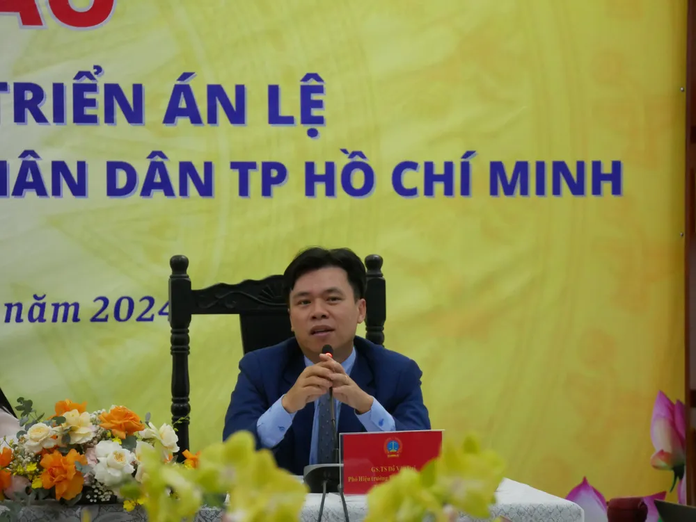 GS-TS Đỗ Văn Đại (Phó Hiệu trưởng Trường ĐH Luật TP.HCM, thành viên Hội đồng Tư vấn án lệ TAND Tối cao) tại hội thảo. Ảnh: TRẦN LINH de-xuat-an-le-gs đai.jpg