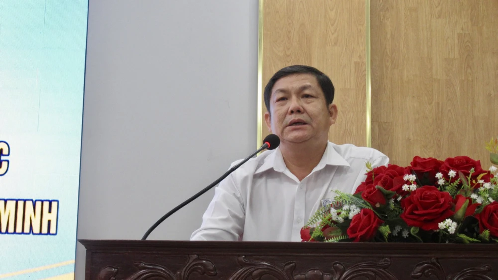 Ông Huỳnh Tấn Đạt (Giám đốc Trung tâm TGPL Nhà nước TP.HCM) phát biểu tại hội nghị. Ảnh: YC tro-giup-phap-ly-1.jpg