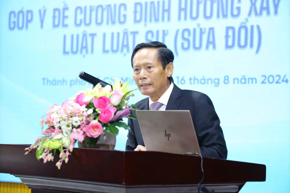 TS-LS Phan Trung Hoài (Phó Chủ tịch Liên đoàn Luật sư Việt Nam) phát biểu tại hội thảo. Ảnh: UL ban-linh-chinh-tri-LS Hoai.jpg