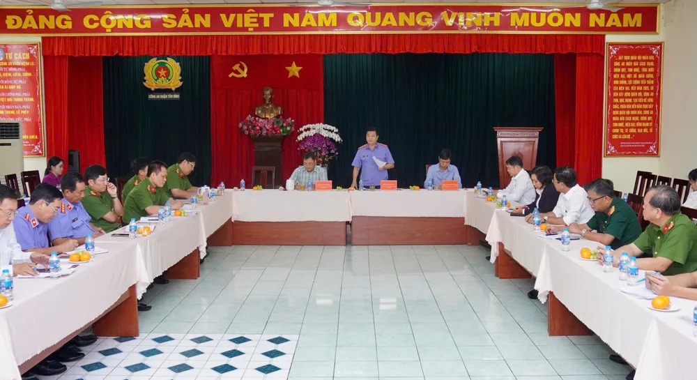 Quang cảnh buổi kiểm tra tại công an quận Tân Bình. Ảnh: YC tro-giup-phap-ly-quang-canh.jpg