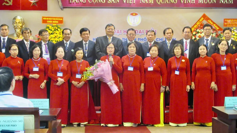 Ban chấp hành Hội Luật gia TP.HCM ra mắt Đại hội. Ảnh: YC hoi-luat-gia-tphcm-ban-chap-hanh.jpg