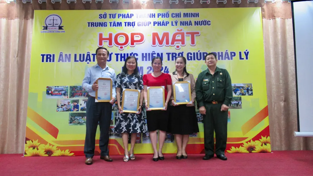 tro-giup-phap-ly-cam-on 2.jpg