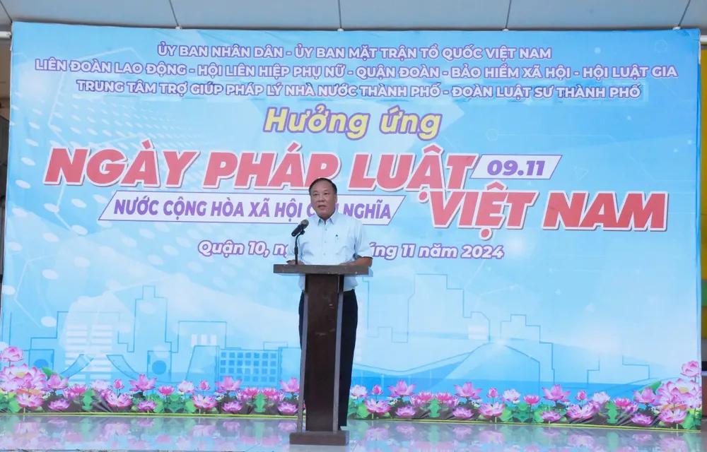 Ông Bùi Thế Hải (Quận ủy viên, Phó Chủ tịch UBND quận 10) phát biểu tại buổi lễ. Ảnh: YC pháp luật việt nam