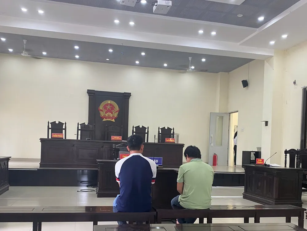 Các bị cáo tại phiên tòa. Ảnh: YC tạm ngừng phiên tòa